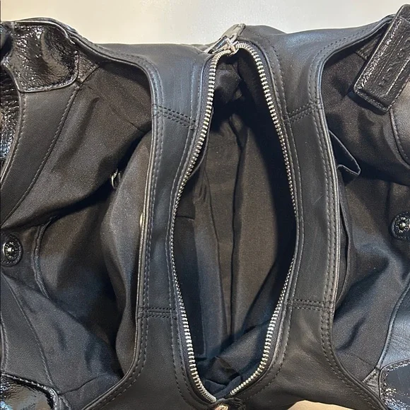 Coach Lynn Soho Leather w/ Patent Trim Black Shoulder Bag EUC - Picture 9 of 10